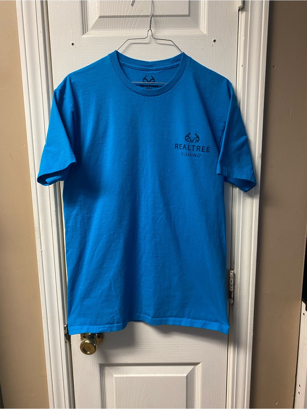 Realtree Short-Sleeve Crewneck Tee in Vibrant Blue